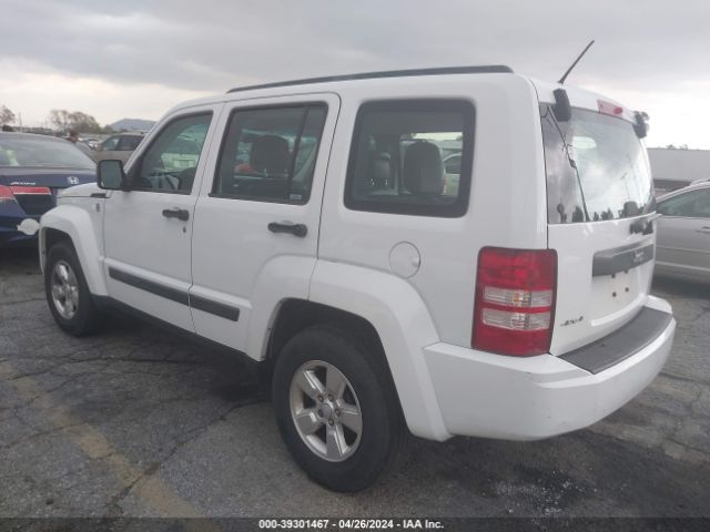 Photo 2 VIN: 1C4PJMAK0CW161789 - JEEP LIBERTY 