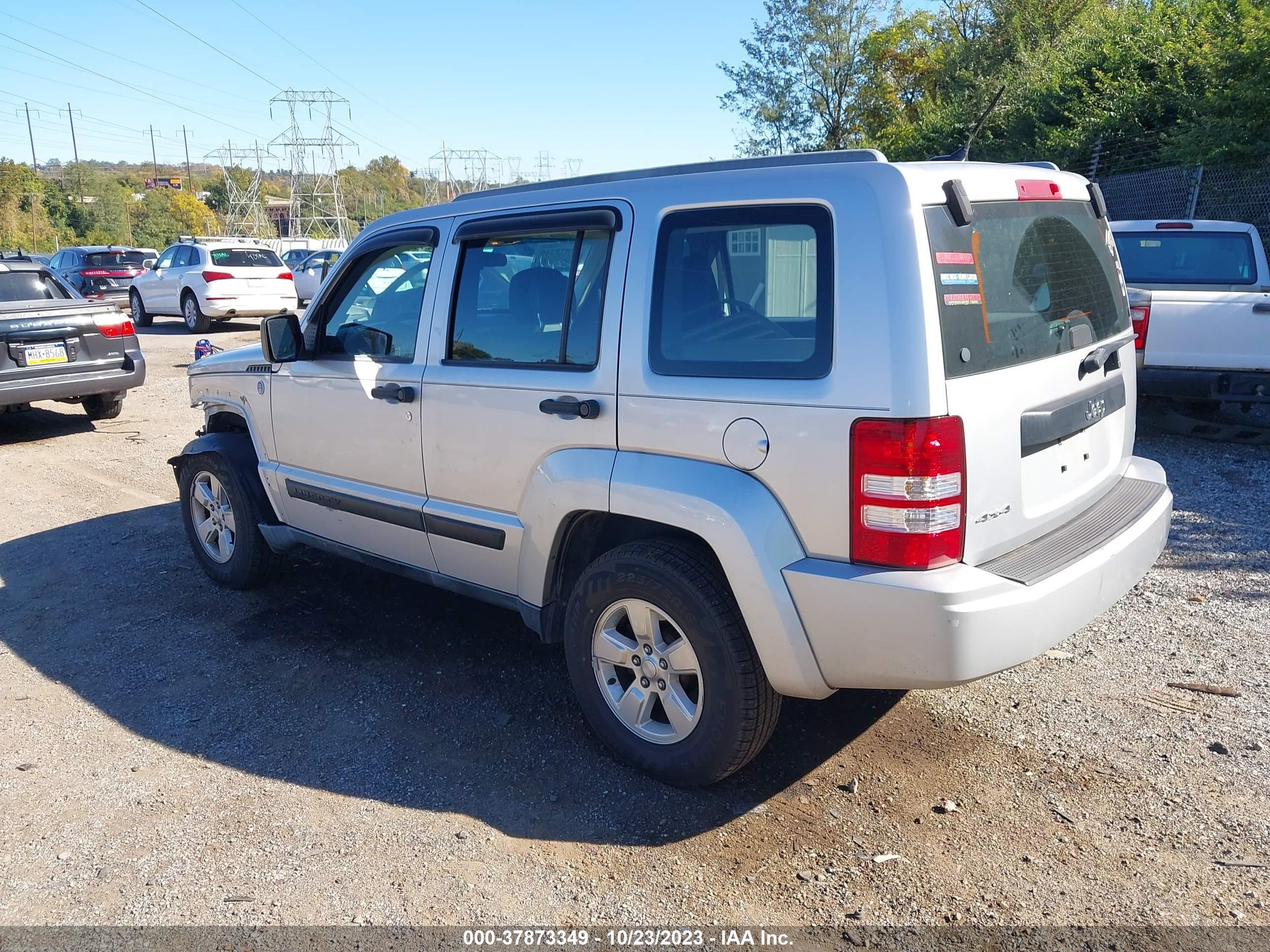 Photo 2 VIN: 1C4PJMAK1CW112004 - JEEP LIBERTY (NORTH AMERICA) 