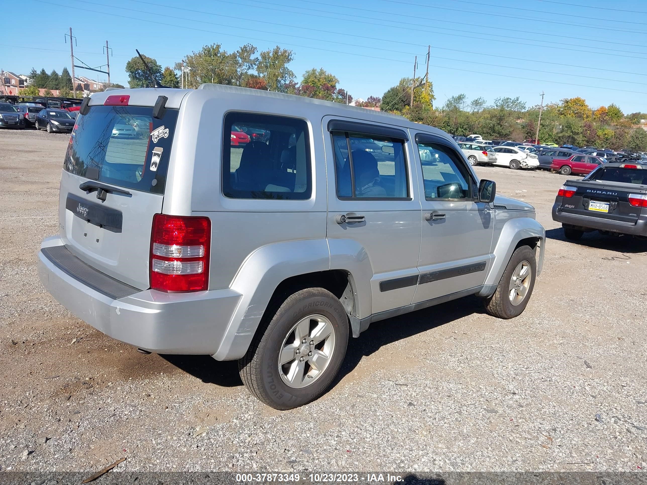 Photo 3 VIN: 1C4PJMAK1CW112004 - JEEP LIBERTY (NORTH AMERICA) 