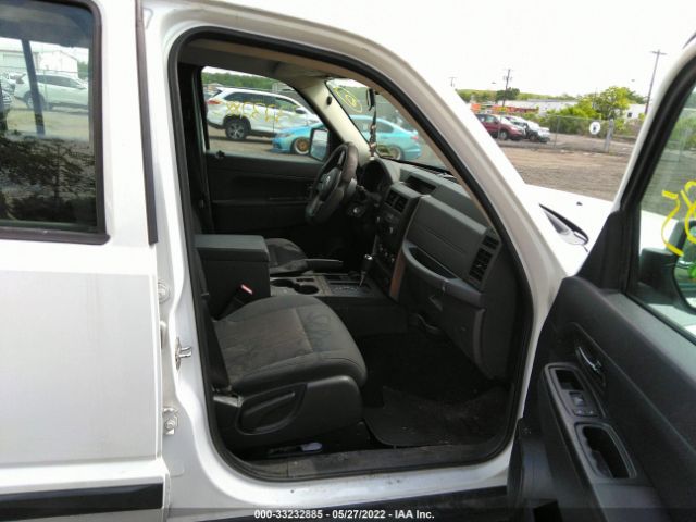 Photo 4 VIN: 1C4PJMAK2CW204139 - JEEP LIBERTY 