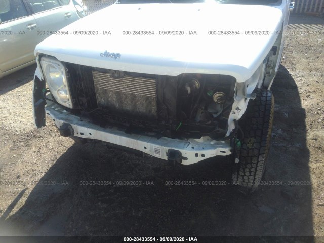 Photo 5 VIN: 1C4PJMAK3CW148230 - JEEP LIBERTY 