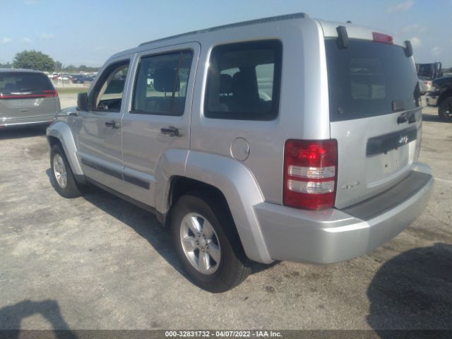 Photo 2 VIN: 1C4PJMAK3CW158210 - JEEP LIBERTY 