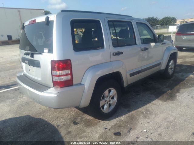 Photo 3 VIN: 1C4PJMAK3CW158210 - JEEP LIBERTY 