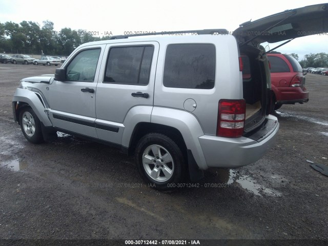 Photo 2 VIN: 1C4PJMAK4CW113924 - JEEP LIBERTY 