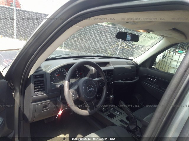 Photo 4 VIN: 1C4PJMAK4CW142663 - JEEP LIBERTY 