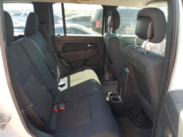 Photo 10 VIN: 1C4PJMAK4CW161598 - JEEP LIBERTY 