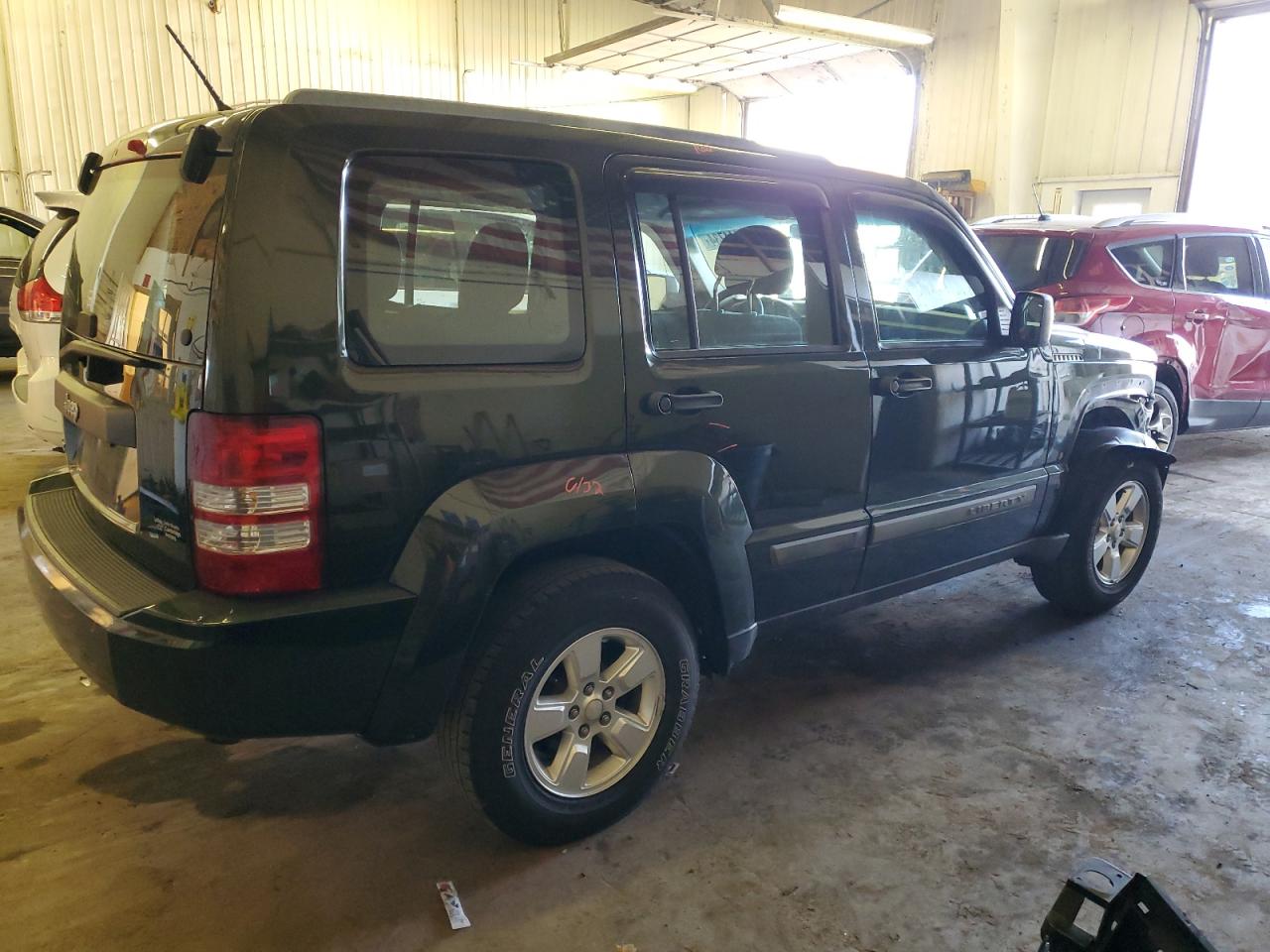 Photo 2 VIN: 1C4PJMAK5CW101569 - JEEP LIBERTY (NORTH AMERICA) 