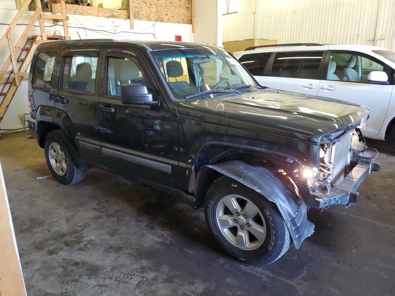 Photo 3 VIN: 1C4PJMAK5CW101569 - JEEP LIBERTY (NORTH AMERICA) 