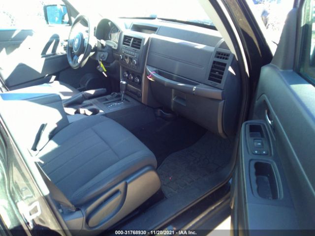 Photo 4 VIN: 1C4PJMAK5CW138993 - JEEP LIBERTY 