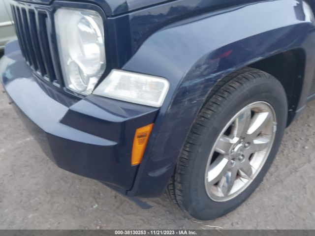 Photo 5 VIN: 1C4PJMAK5CW175333 - JEEP LIBERTY 