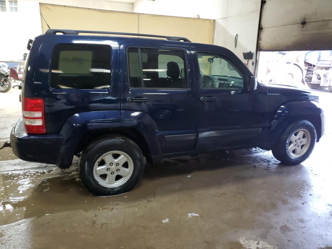 Photo 2 VIN: 1C4PJMAK6CW129865 - JEEP LIBERTY (NORTH AMERICA) 