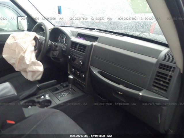 Photo 4 VIN: 1C4PJMAK7CW128840 - JEEP LIBERTY 