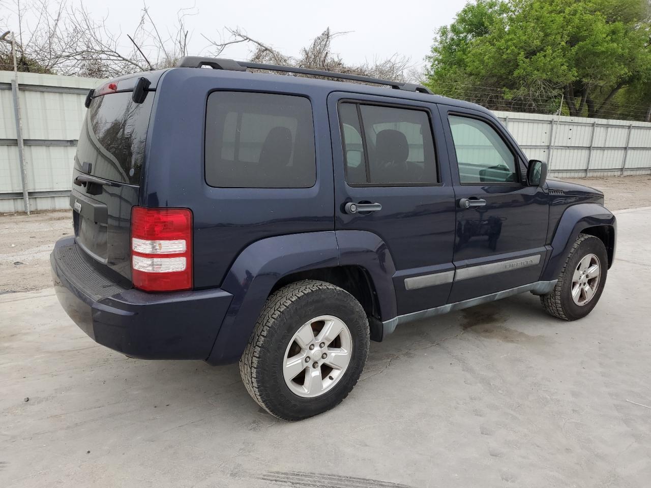 Photo 2 VIN: 1C4PJMAK7CW128952 - JEEP LIBERTY (NORTH AMERICA) 