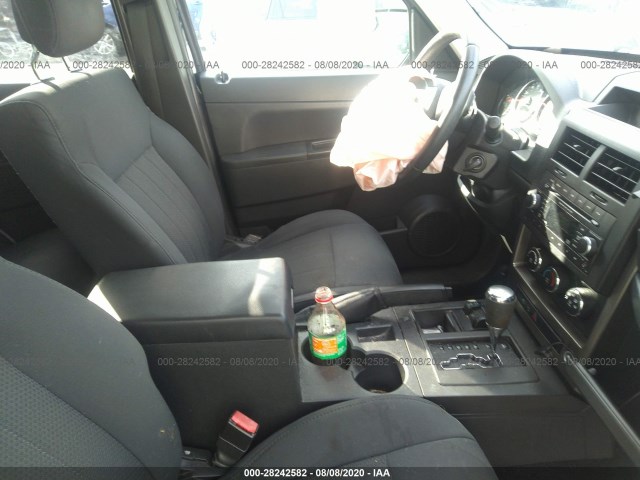 Photo 4 VIN: 1C4PJMAK7CW136761 - JEEP LIBERTY 