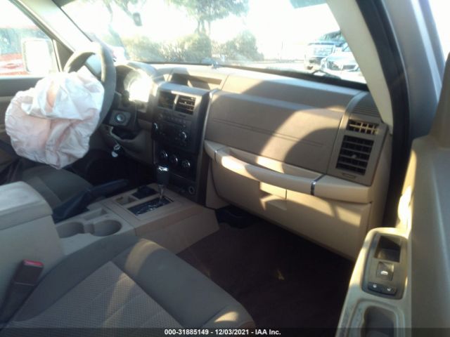 Photo 4 VIN: 1C4PJMAK7CW149557 - JEEP LIBERTY 