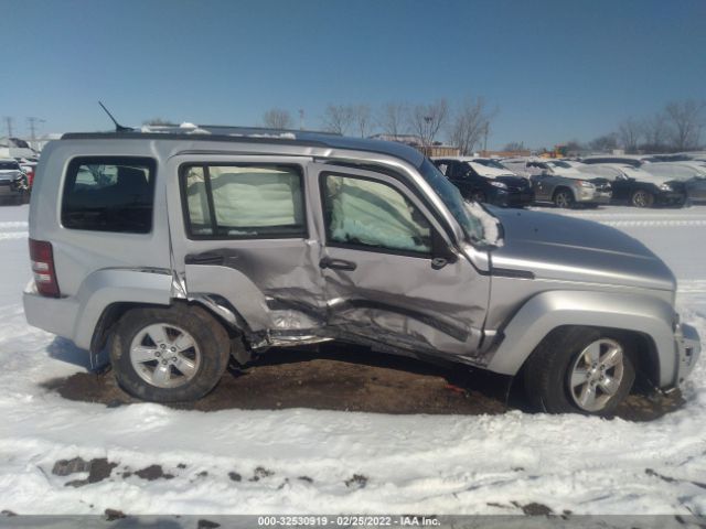 Photo 5 VIN: 1C4PJMAK7CW156265 - JEEP LIBERTY 