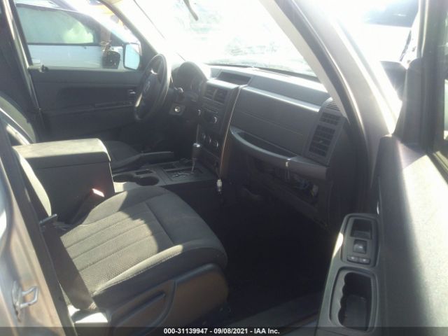 Photo 4 VIN: 1C4PJMAK8CW141886 - JEEP LIBERTY 