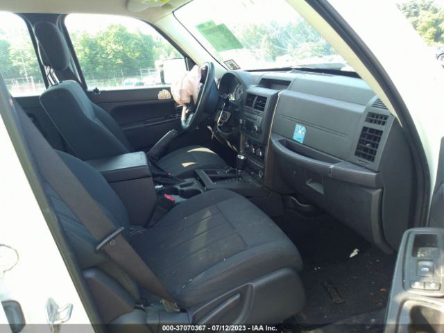 Photo 4 VIN: 1C4PJMAK8CW164908 - JEEP LIBERTY 