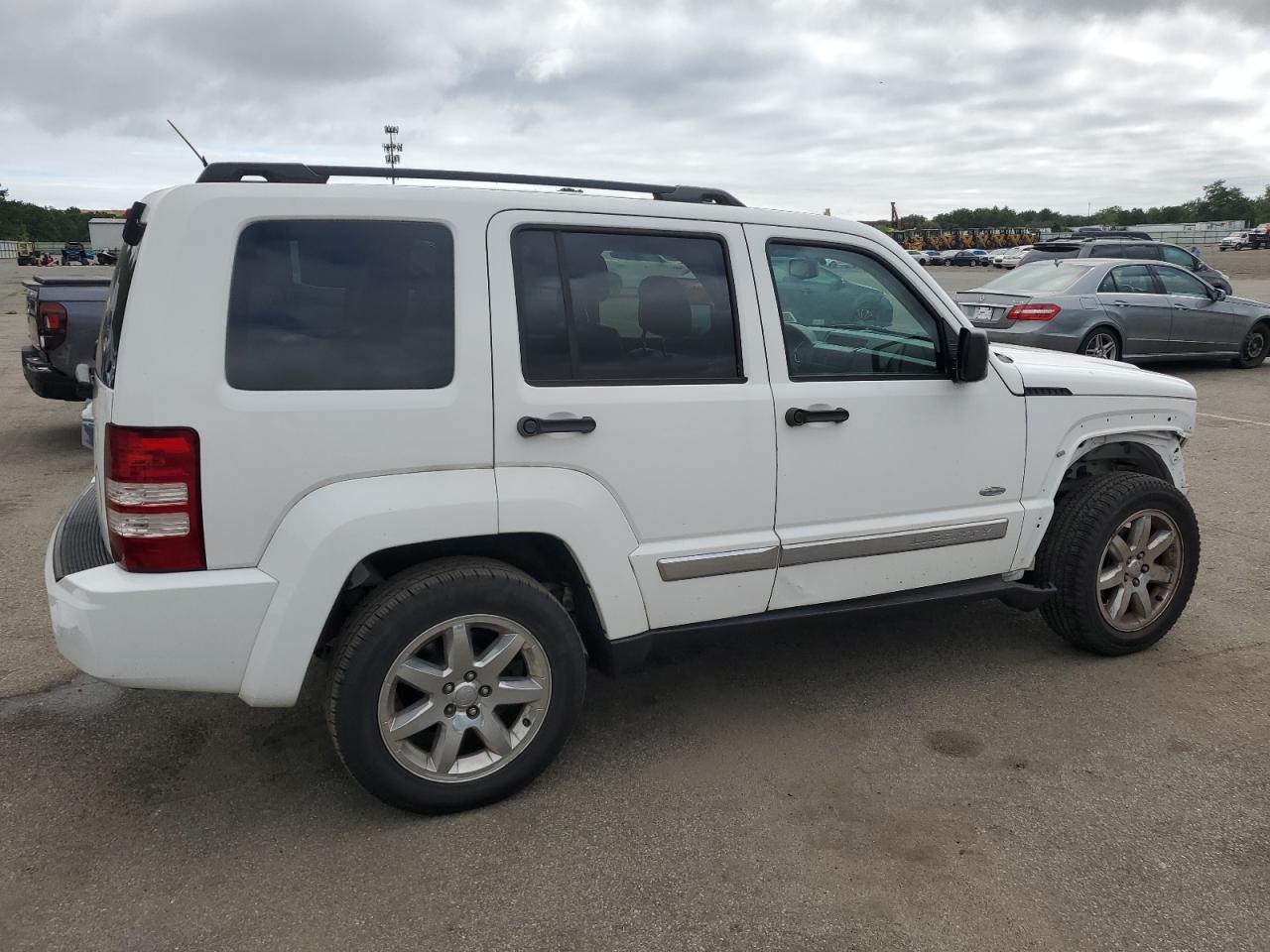 Photo 2 VIN: 1C4PJMAK8CW206915 - JEEP LIBERTY (NORTH AMERICA) 