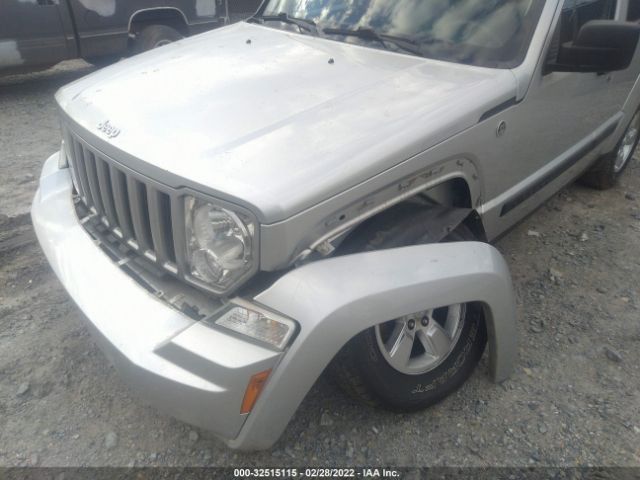 Photo 5 VIN: 1C4PJMAK9CW109996 - JEEP LIBERTY 