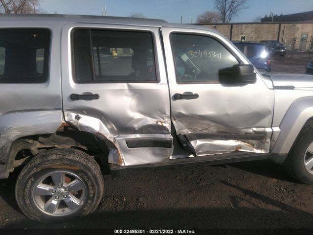 Photo 5 VIN: 1C4PJMAK9CW110954 - JEEP LIBERTY 