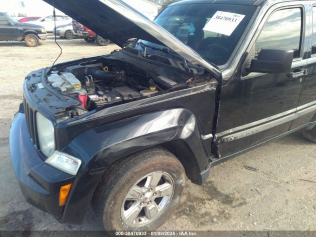 Photo 5 VIN: 1C4PJMAK9CW141475 - JEEP LIBERTY 