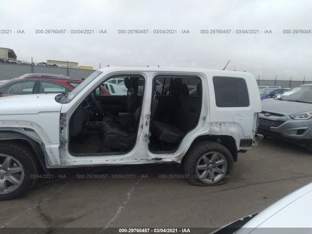 Photo 5 VIN: 1C4PJMAK9CW197545 - JEEP LIBERTY 