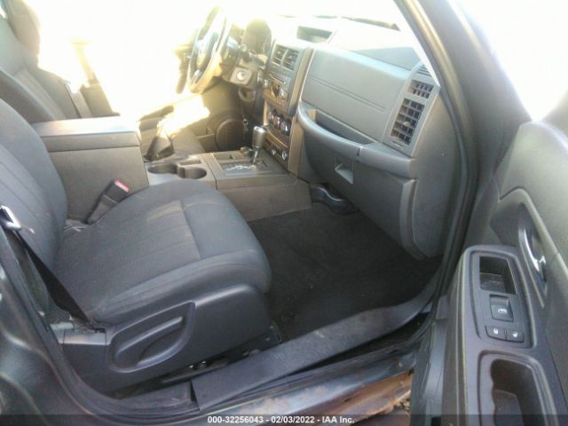 Photo 4 VIN: 1C4PJMAKXCW111157 - JEEP LIBERTY 