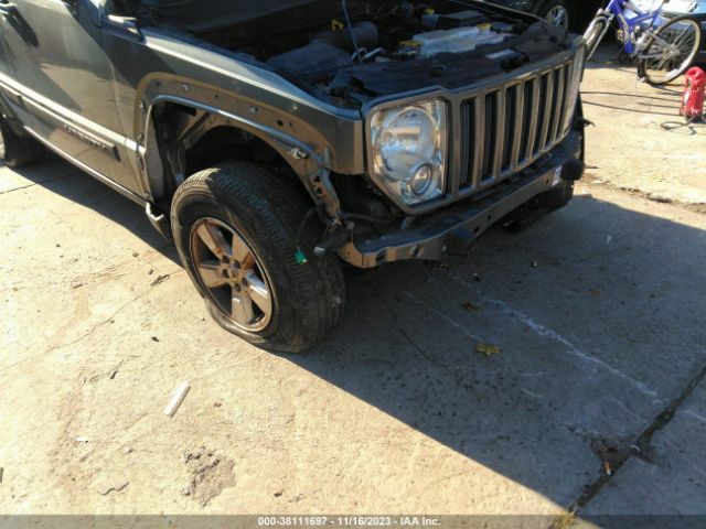 Photo 5 VIN: 1C4PJMAKXCW177904 - JEEP LIBERTY 