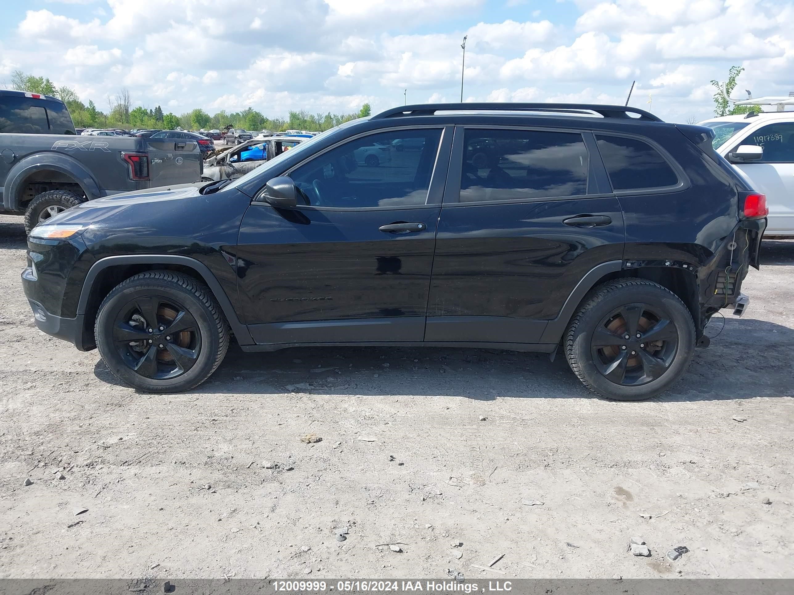 Photo 14 VIN: 1C4PJMAXXJD550752 - JEEP CHEROKEE 