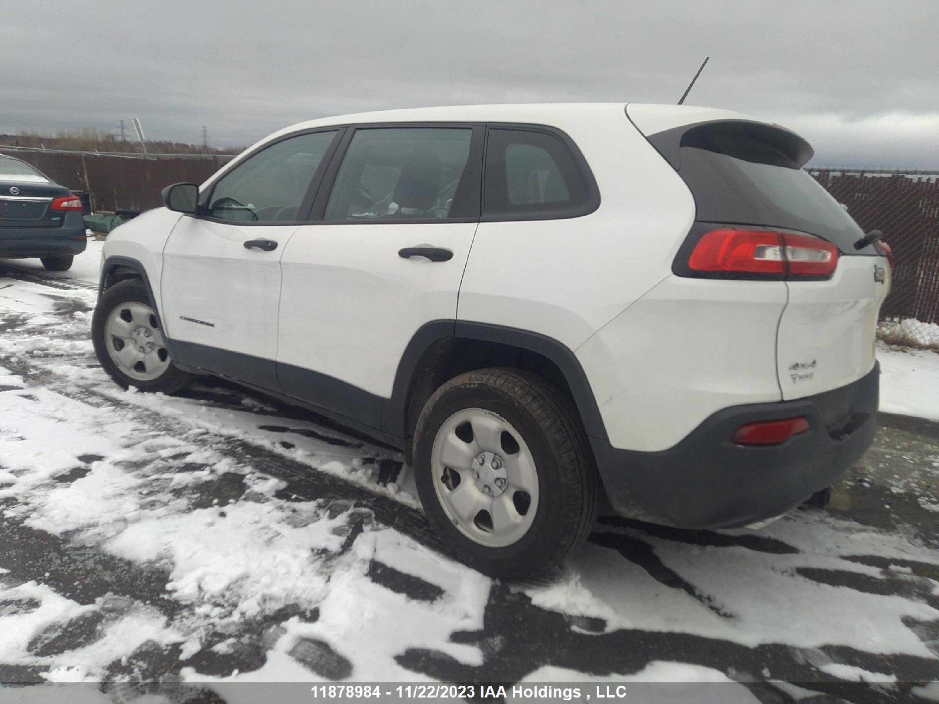 Photo 2 VIN: 1C4PJMAXXJD594914 - JEEP CHEROKEE 