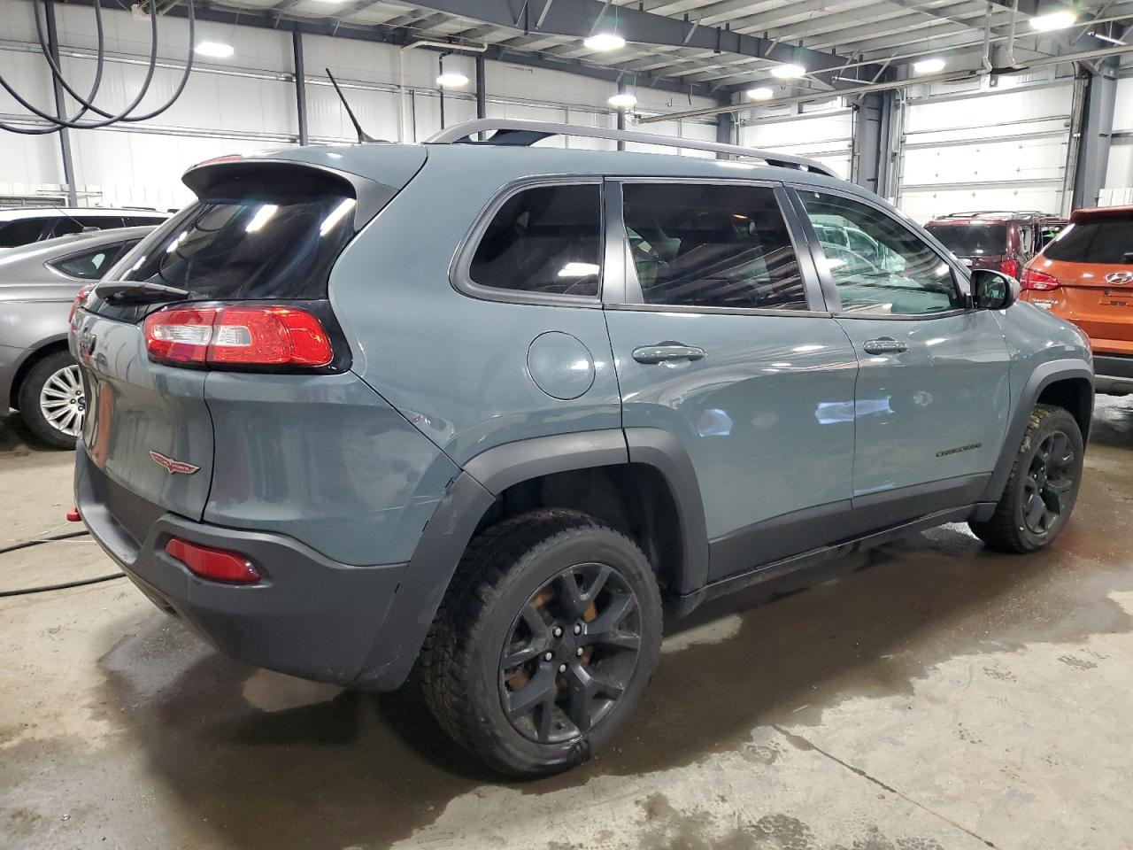 Photo 2 VIN: 1C4PJMBB2FW528419 - JEEP CHEROKEE 