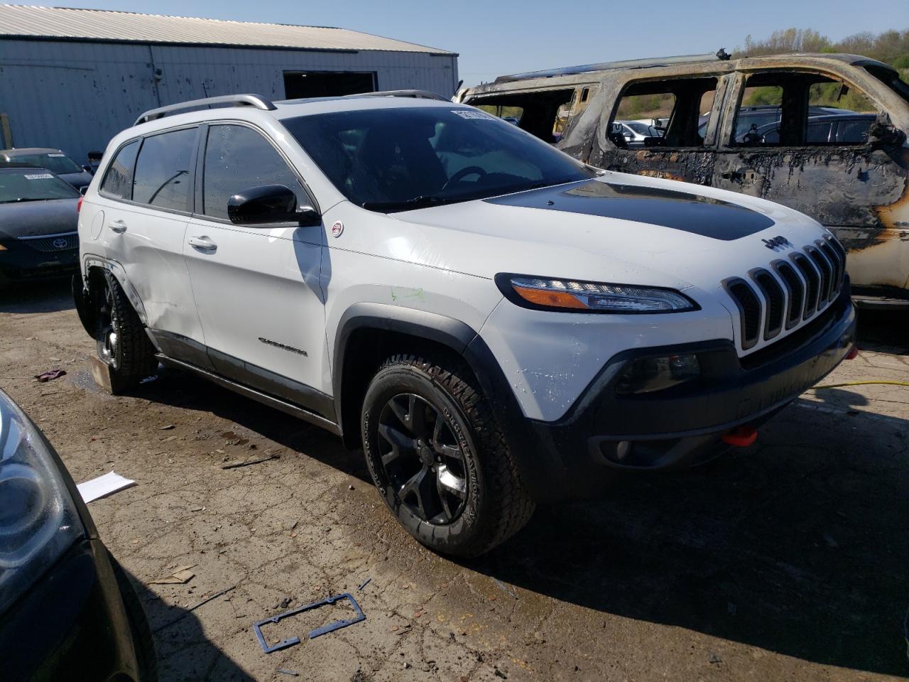 Photo 3 VIN: 1C4PJMBB2JD619243 - JEEP CHEROKEE 