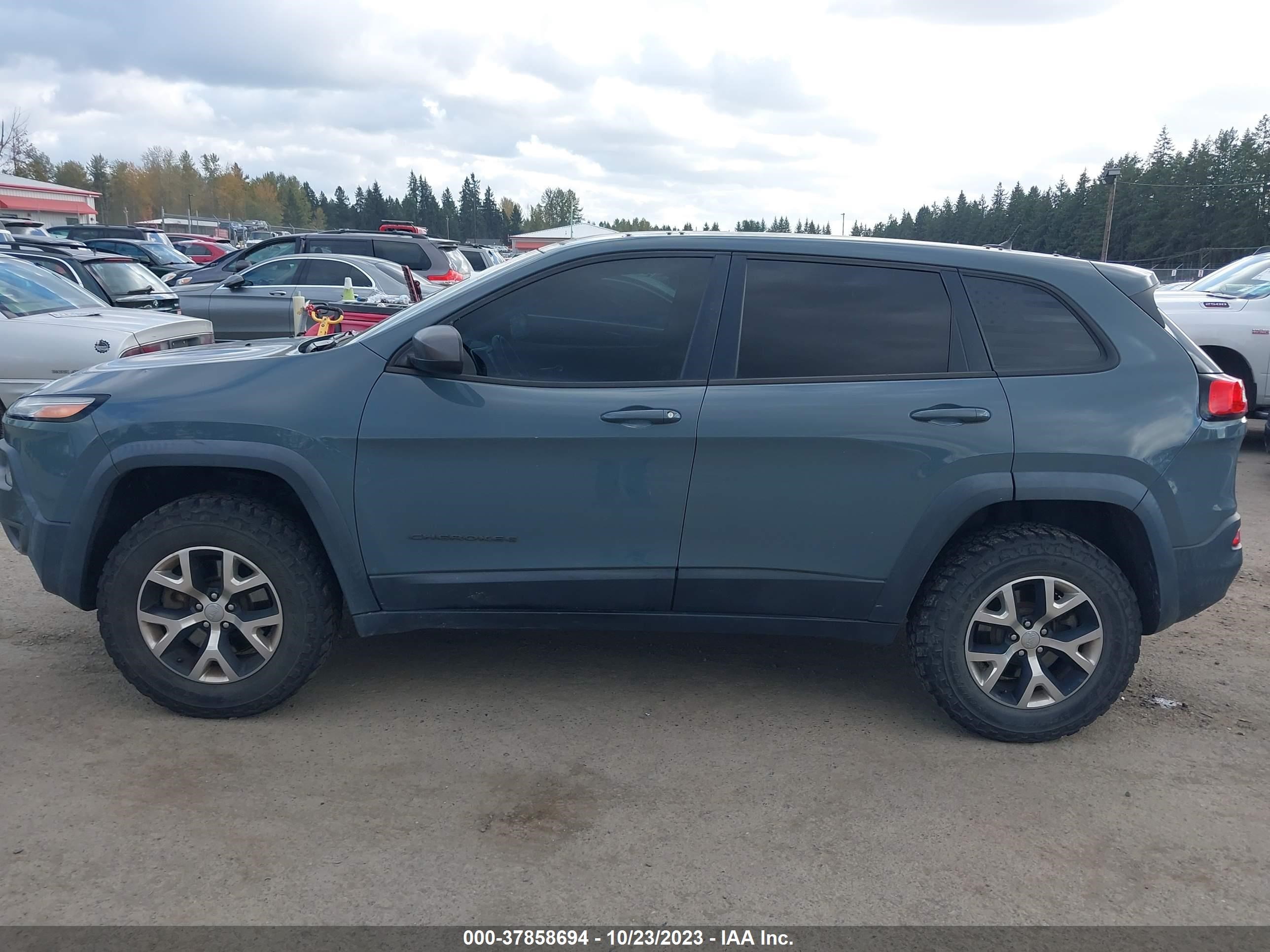 Photo 13 VIN: 1C4PJMBB4FW576987 - JEEP CHEROKEE 