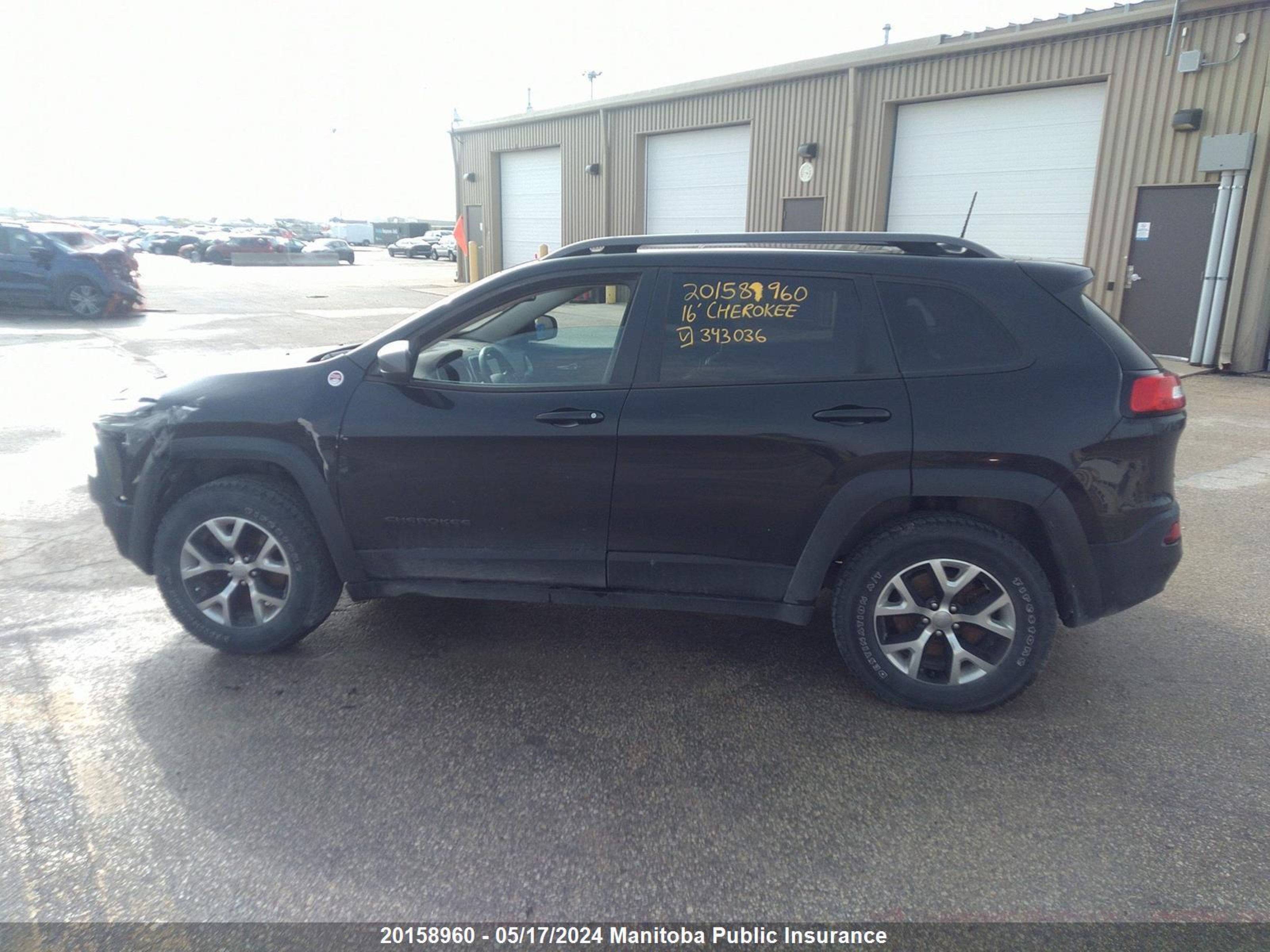 Photo 13 VIN: 1C4PJMBS1GW343036 - JEEP CHEROKEE 