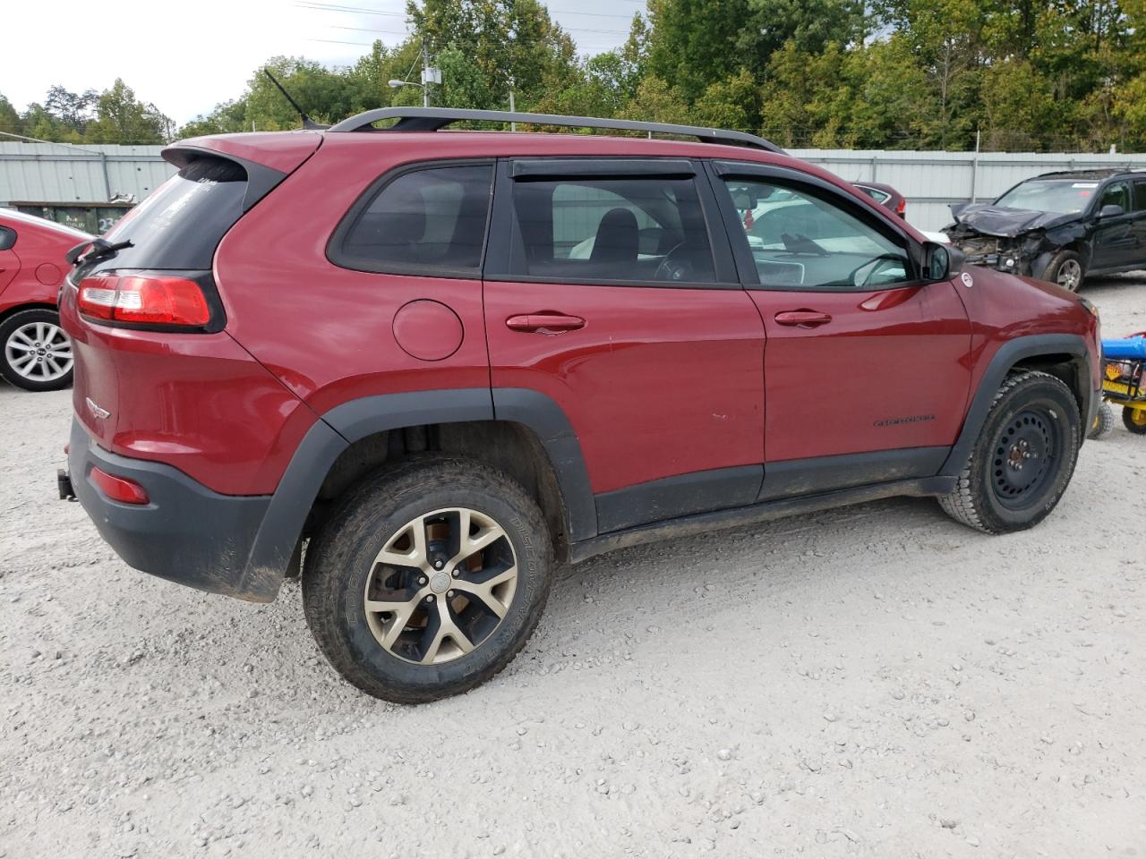 Photo 2 VIN: 1C4PJMBS2FW685979 - JEEP CHEROKEE 