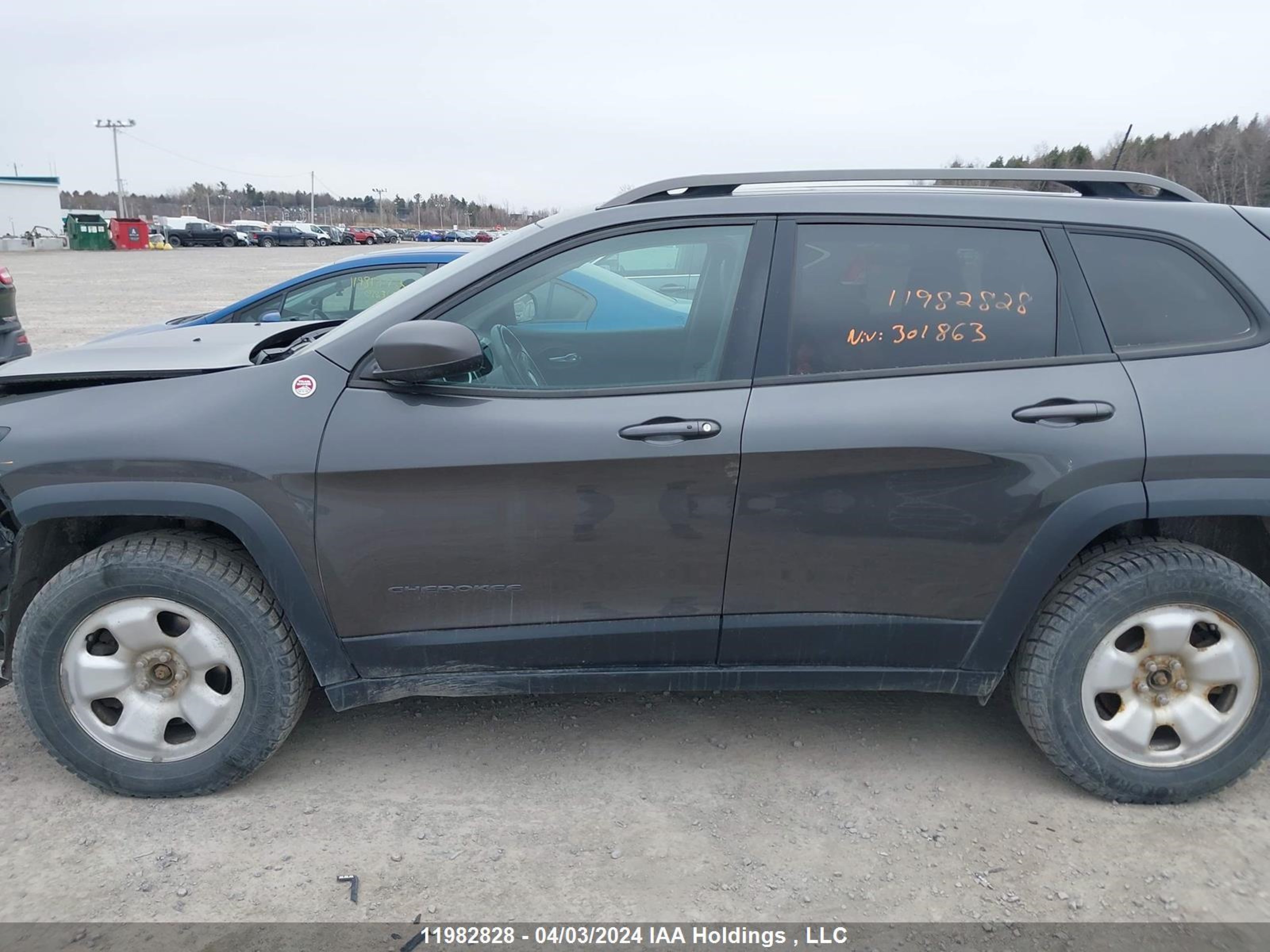 Photo 13 VIN: 1C4PJMBS2GW301863 - JEEP CHEROKEE 