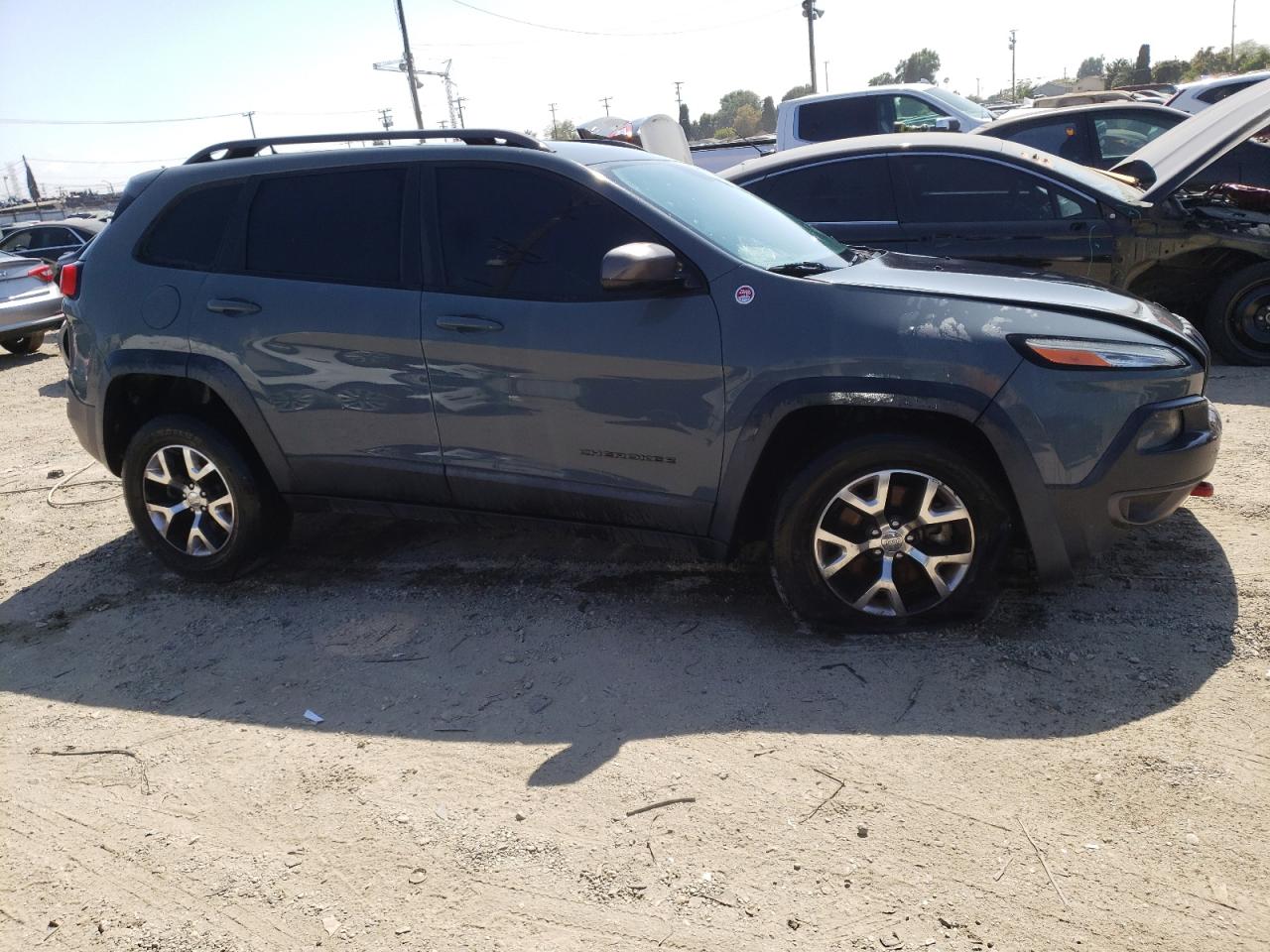 Photo 3 VIN: 1C4PJMBS4EW239928 - JEEP CHEROKEE 