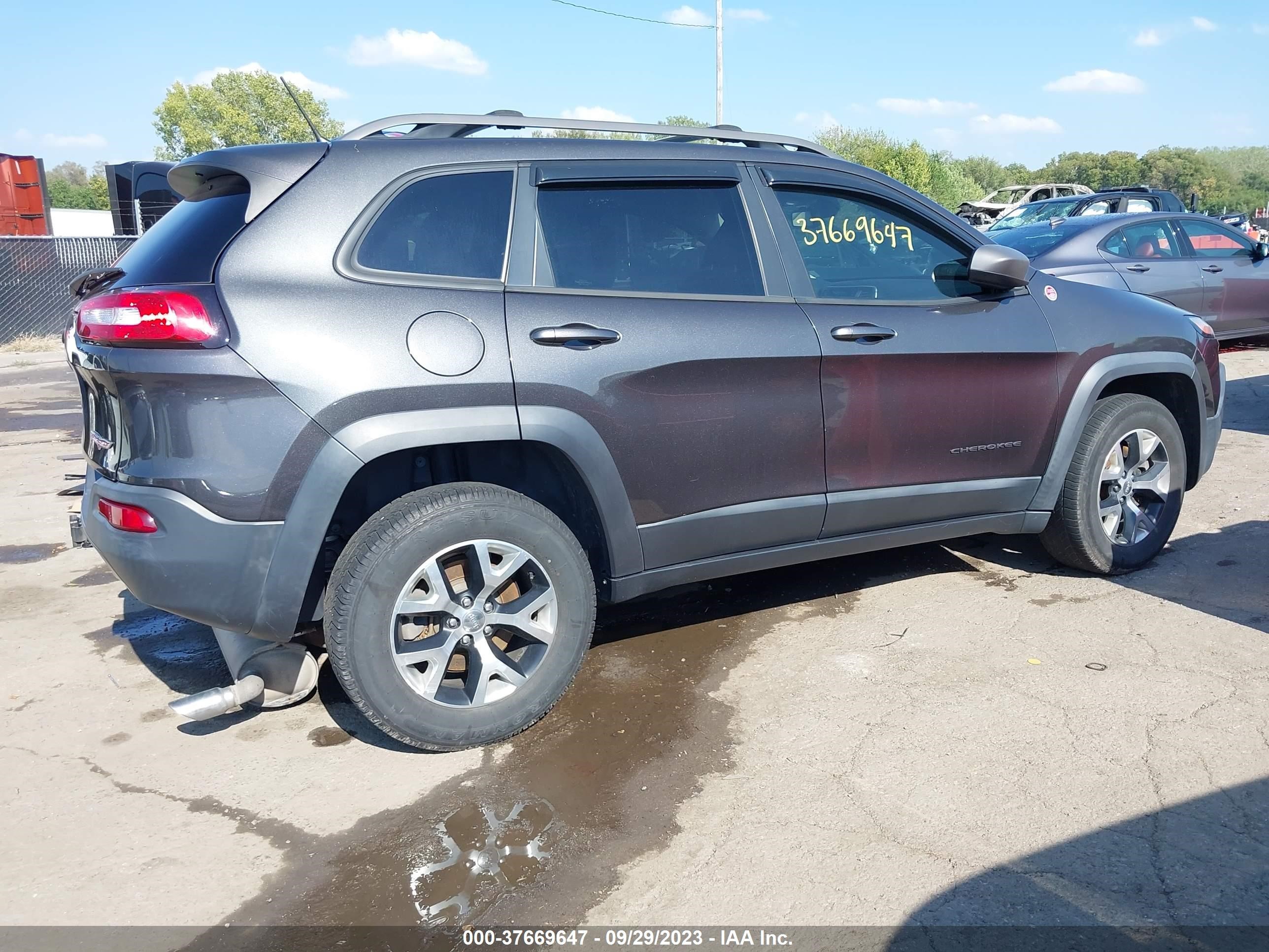 Photo 12 VIN: 1C4PJMBS7FW716322 - JEEP CHEROKEE 