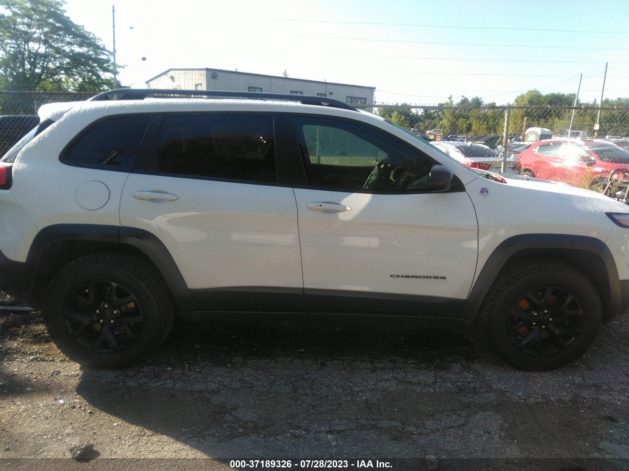 Photo 12 VIN: 1C4PJMBS8FW674677 - JEEP CHEROKEE 