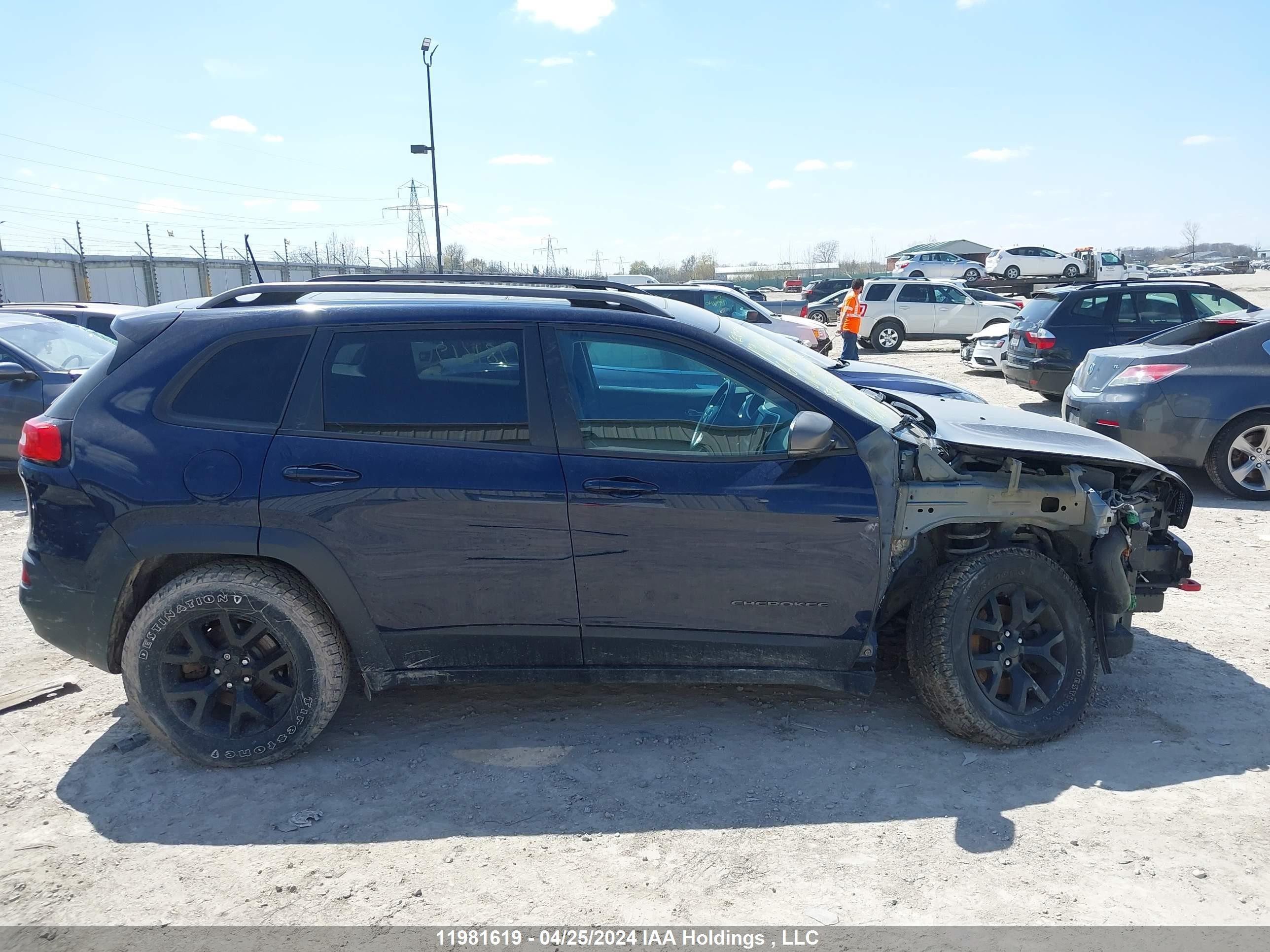 Photo 13 VIN: 1C4PJMBS9GW146745 - JEEP CHEROKEE 