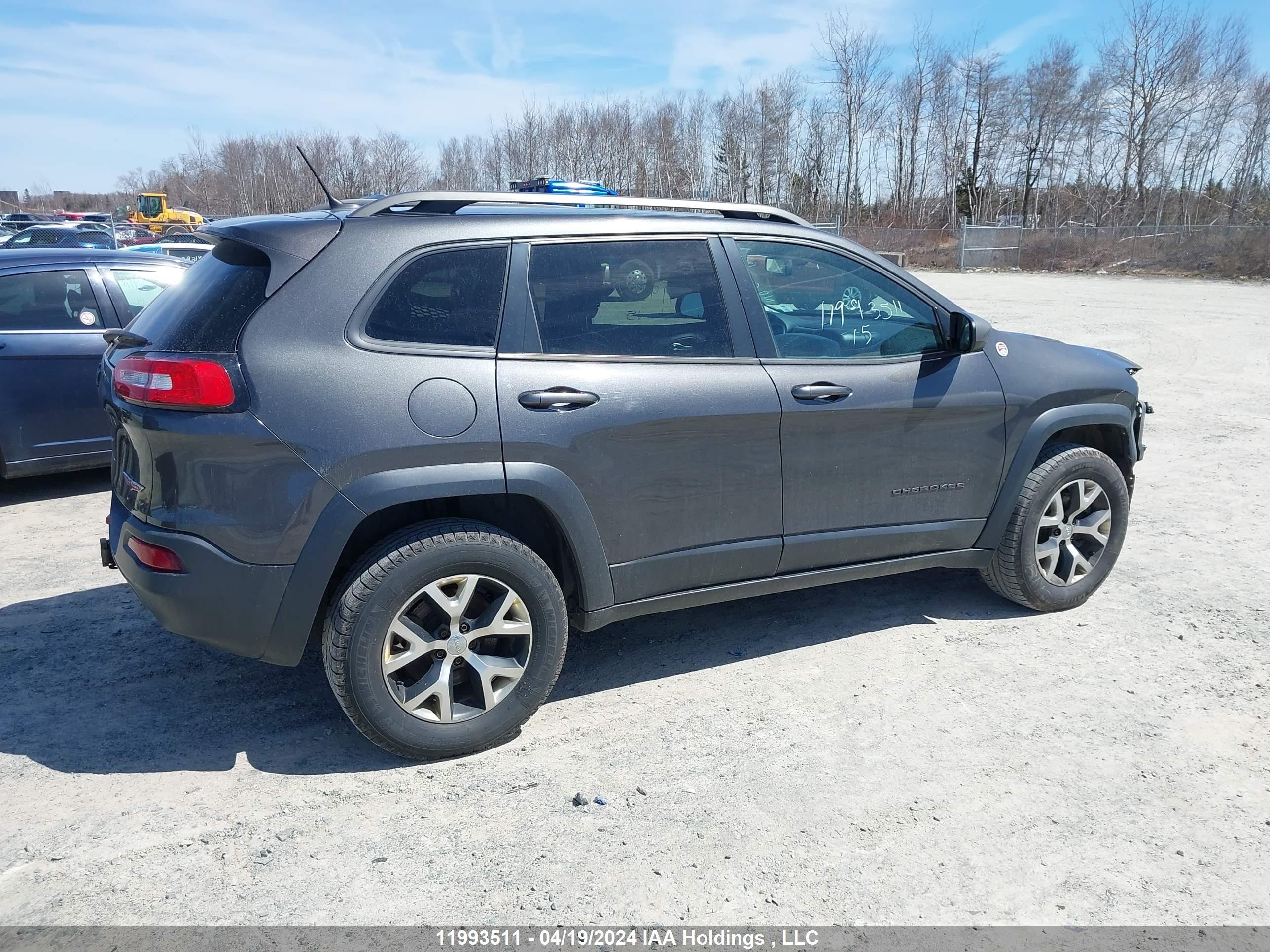 Photo 3 VIN: 1C4PJMBSXFW684885 - JEEP CHEROKEE 