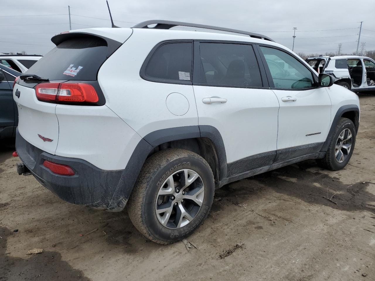 Photo 2 VIN: 1C4PJMBSXGW378142 - JEEP CHEROKEE 