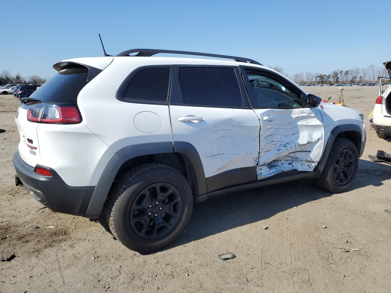 Photo 2 VIN: 1C4PJMBX0LD567464 - JEEP CHEROKEE 