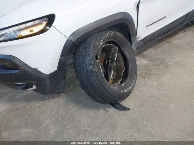 Photo 5 VIN: 1C4PJMBX6JD555915 - JEEP CHEROKEE 