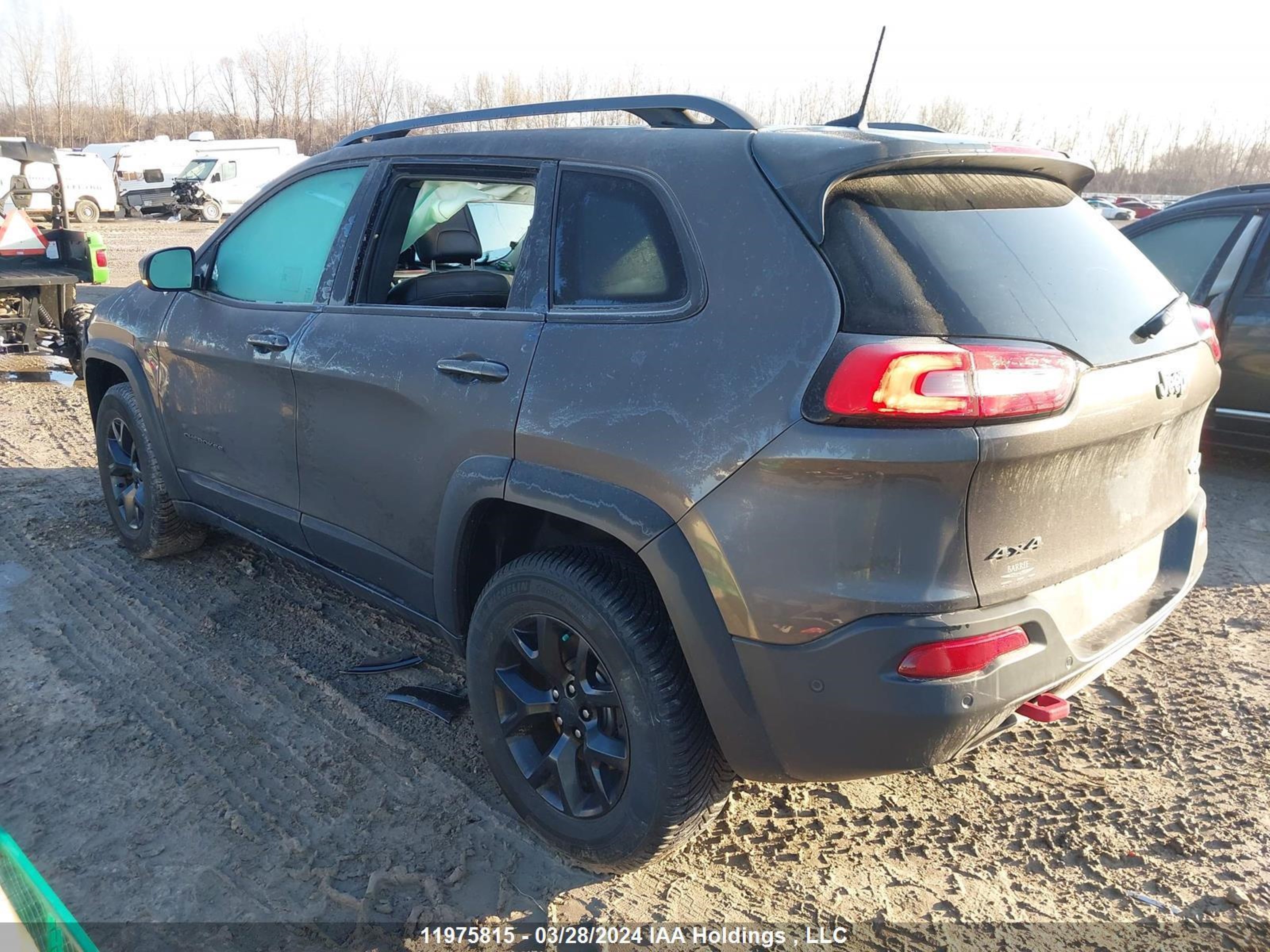 Photo 2 VIN: 1C4PJMBX8JD505081 - JEEP CHEROKEE 