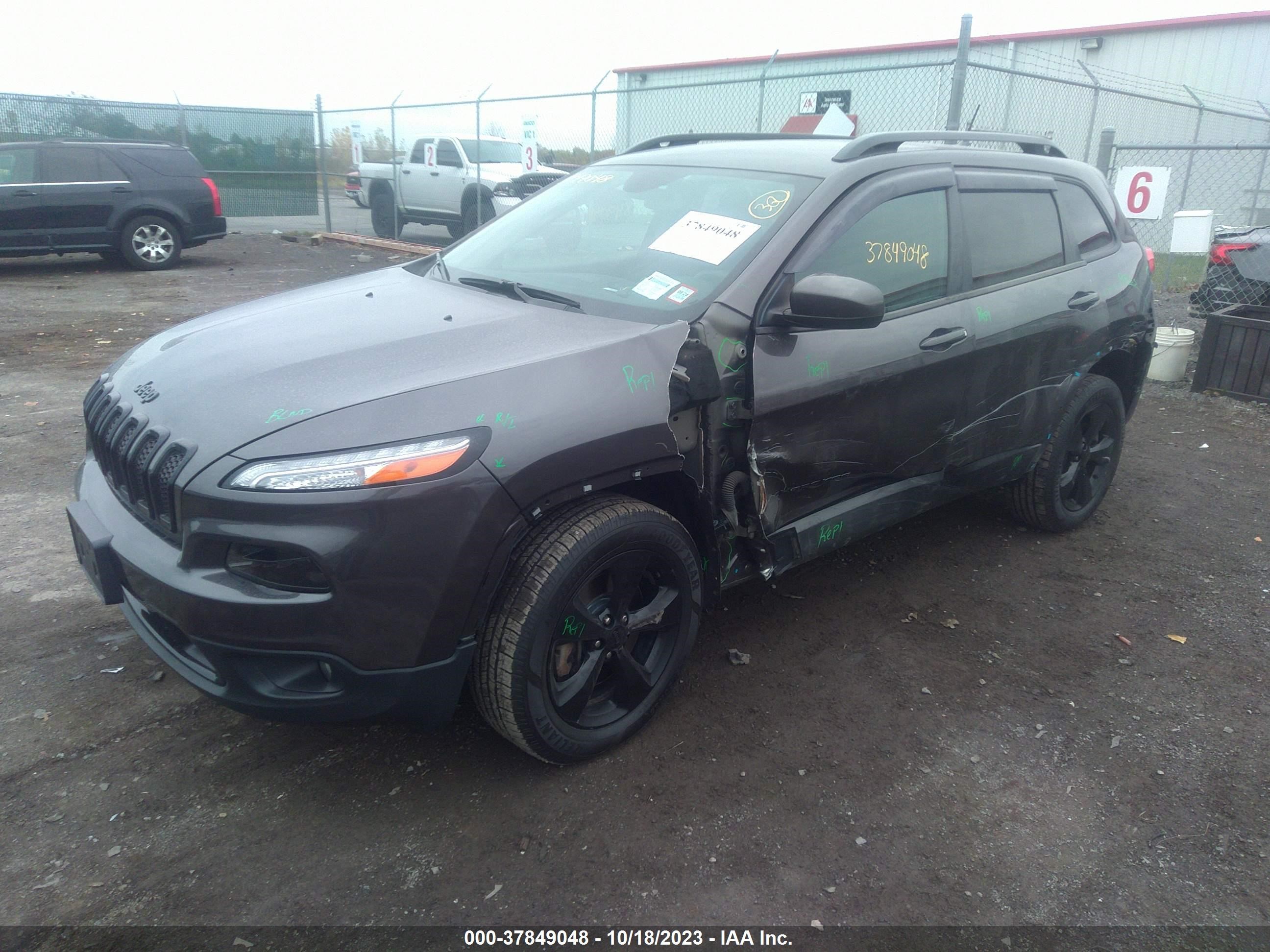 Photo 1 VIN: 1C4PJMCB0JD543617 - JEEP CHEROKEE 