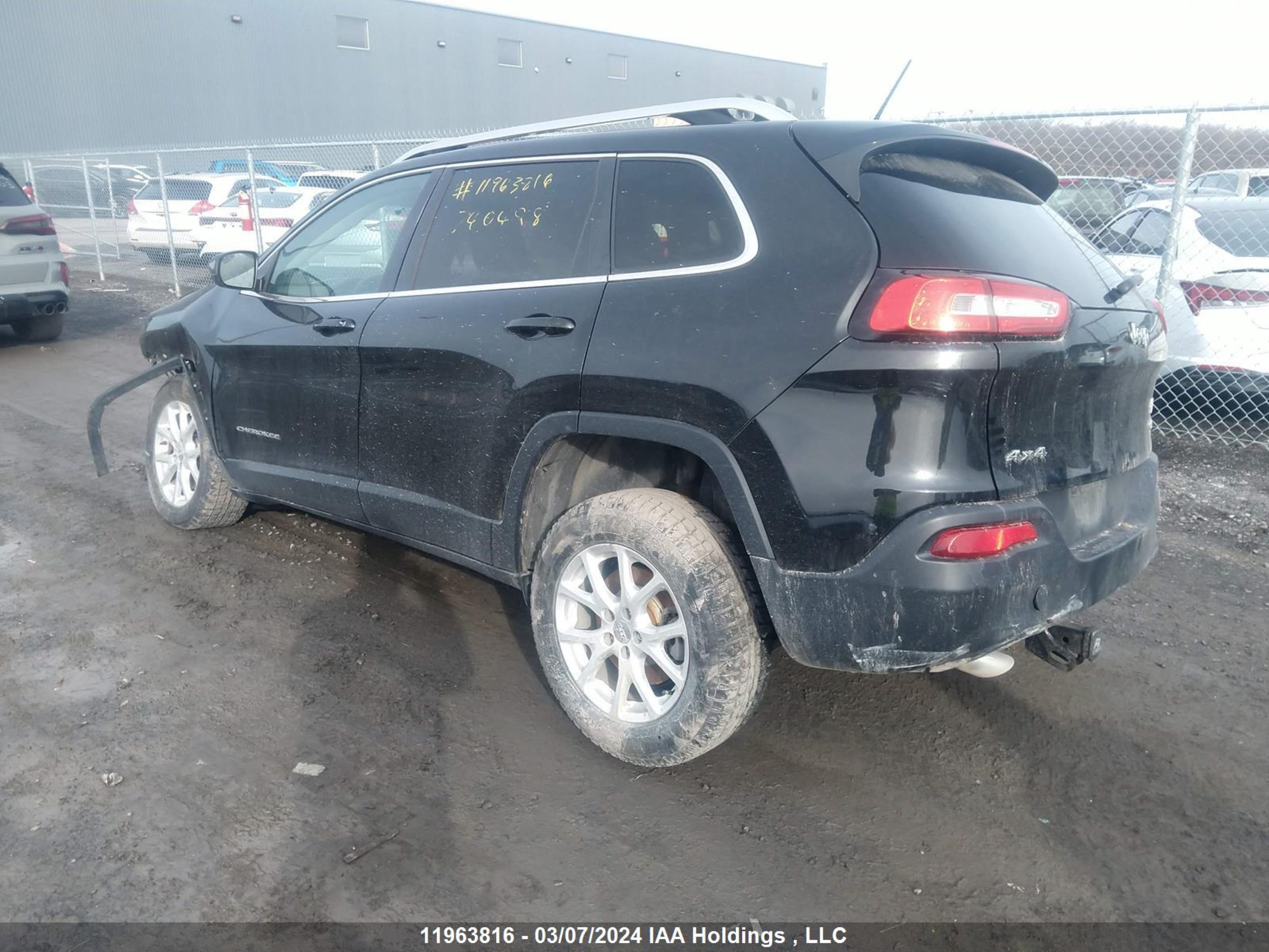 Photo 2 VIN: 1C4PJMCB1FW740498 - JEEP CHEROKEE 