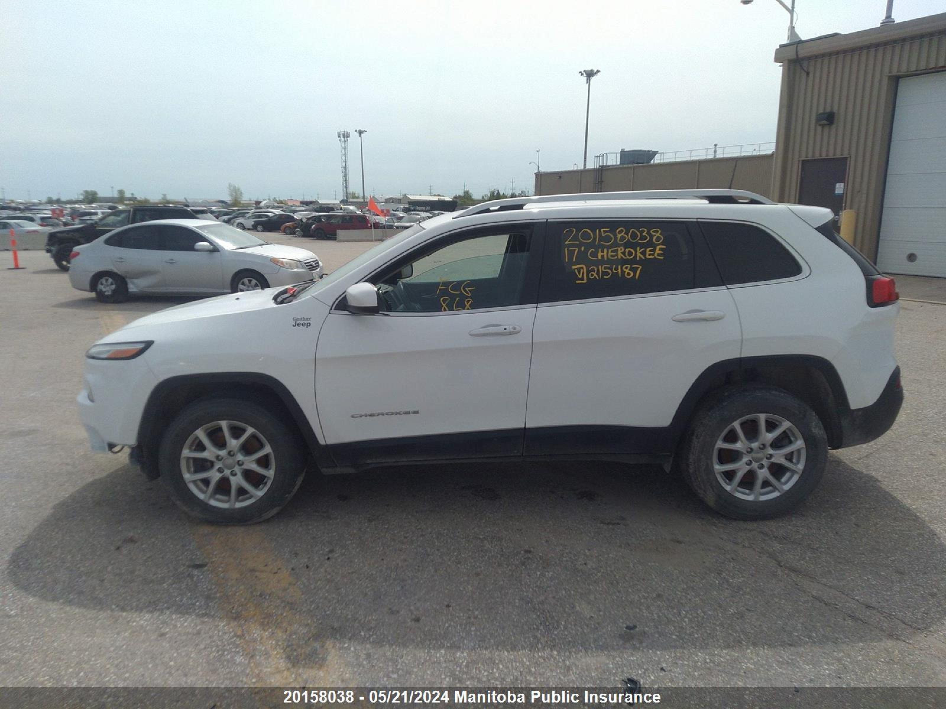 Photo 13 VIN: 1C4PJMCB3HD215487 - JEEP CHEROKEE 