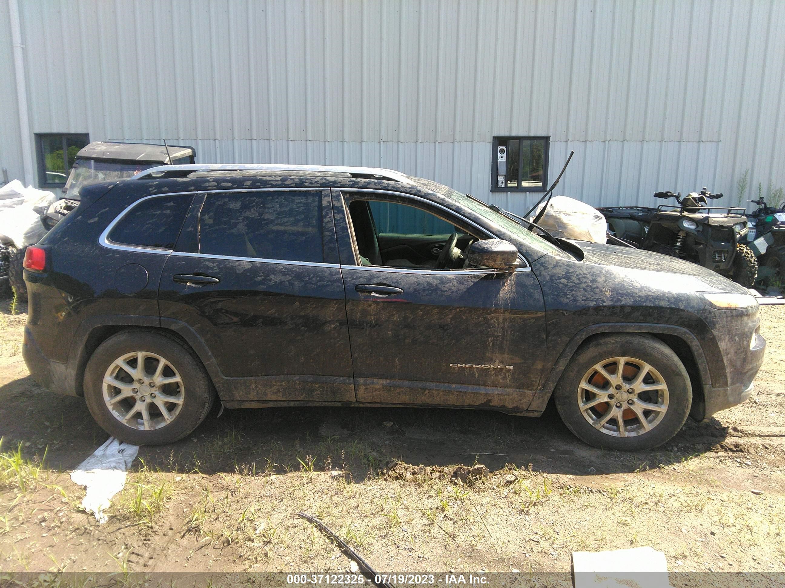 Photo 11 VIN: 1C4PJMCB4GW175715 - JEEP CHEROKEE 